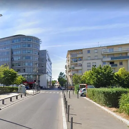 Proche De Paris Et Cdg *
